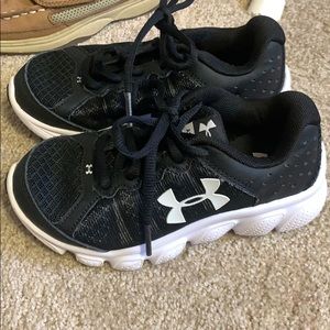 Under Armour little boy toddler size 11 shoe